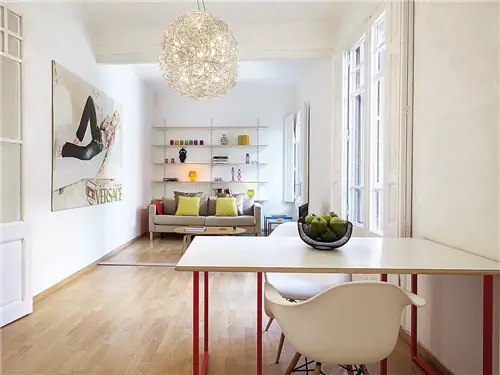 Комната, Дизайн интерьера, Дерево, Этаж, Стол, Белый, Пол, Потолок, Стена, Светильник,