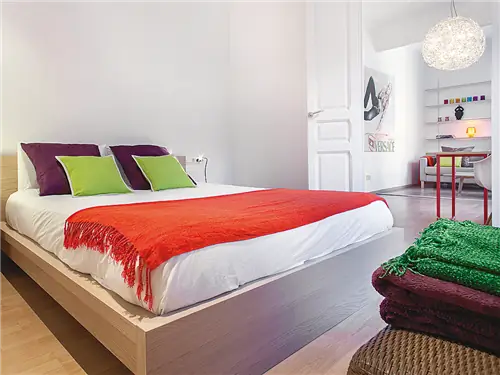 Комната, Дизайн интерьера, Освещение, Зеленый, Кровать, Недвижимость, Этаж, Текстиль, Стена, Постельные принадлежности,