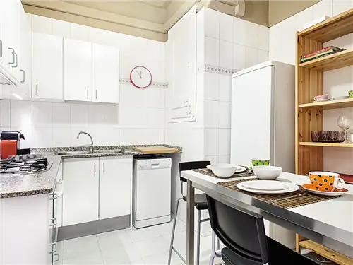 Комната, Дизайн интерьера, Белый, Сантехника, Кухня, Этаж, Столешница, Стеллажи, Полка, Потолок,