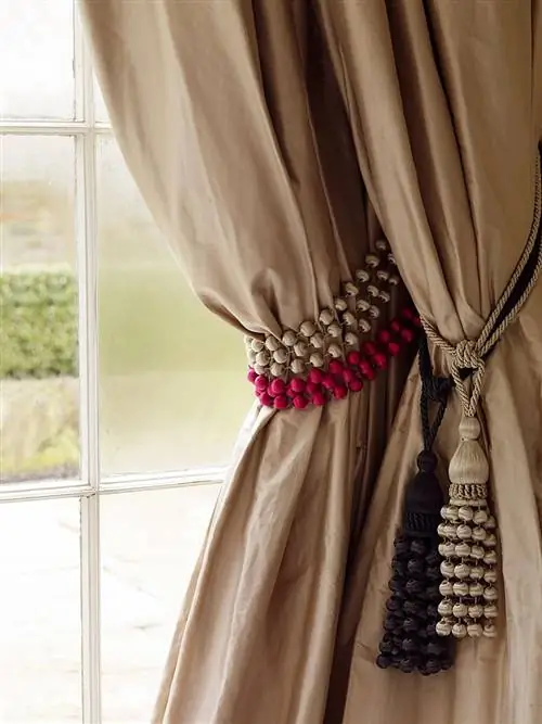 Текстиль, Дизайн интерьера, Модный аксессуар, Ювелирные изделия, Обработка окон, Украшения для тела, Металл, Бежевый, Натуральный материал, Оконное покрытие,