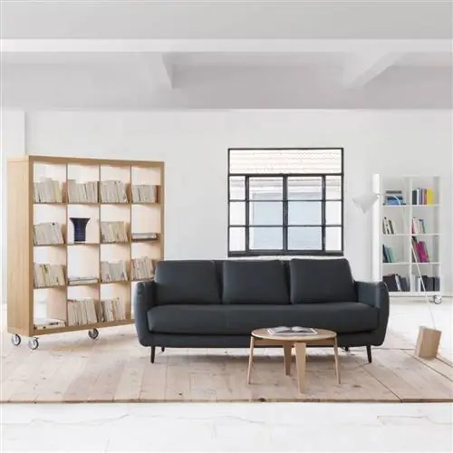 деревянная полка с колесами