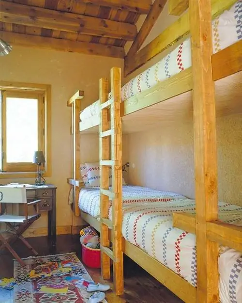 Дерево, Комната, Кровать, Этаж, Недвижимость, Дизайн интерьера, Пол, Общежитие, Потолок, Двухъярусная кровать,