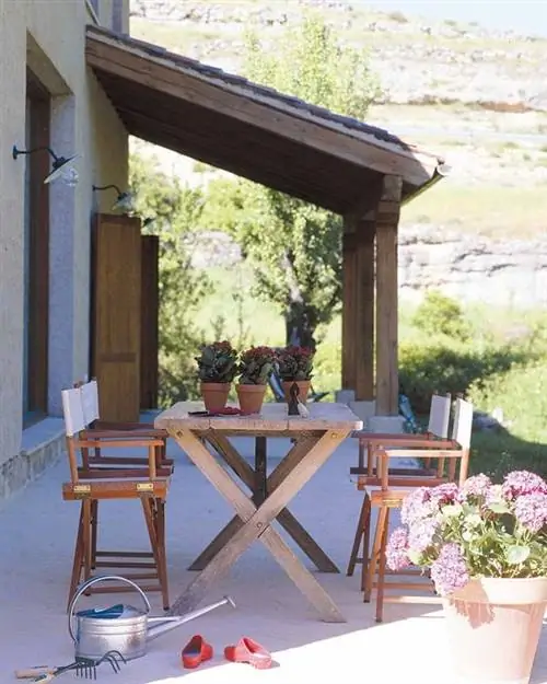 Цветочный горшок, Дерево, Твердая древесина, Стул, Садовый стол, Комнатное растение, Абажур, Садовая мебель, Ваза, Цветочная композиция,