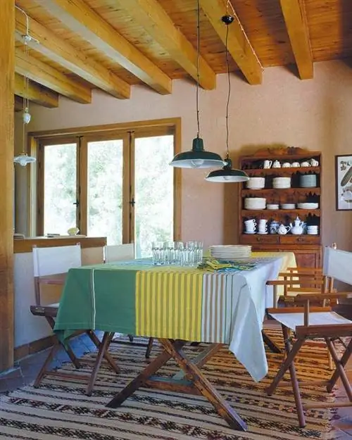 Дерево, Комната, Мебель, Дизайн интерьера, Лиственных пород, Стол, Потолок, Скатерть, Постельное белье, Светильник,