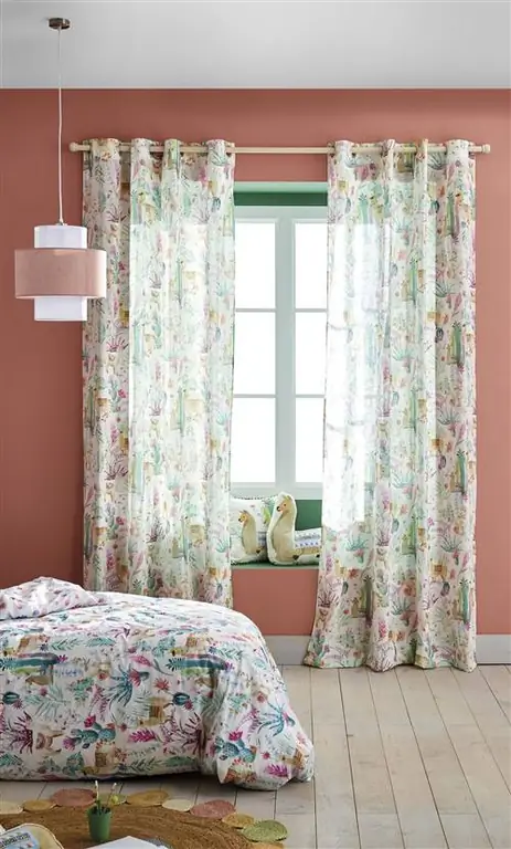 Детская спальня с яркими тканями от Leroy Merlin