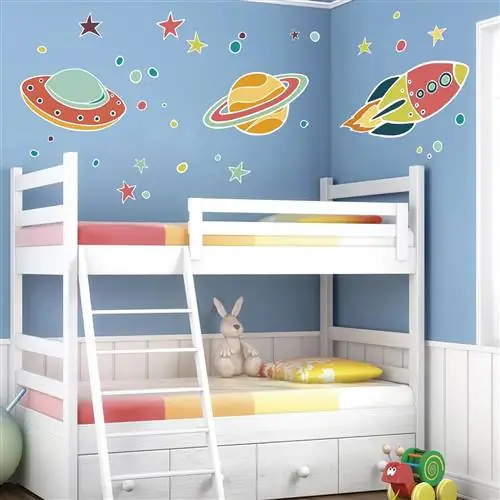 Детская спальня с двухъярусными кроватями и обоями планеты Леруа Мерлен