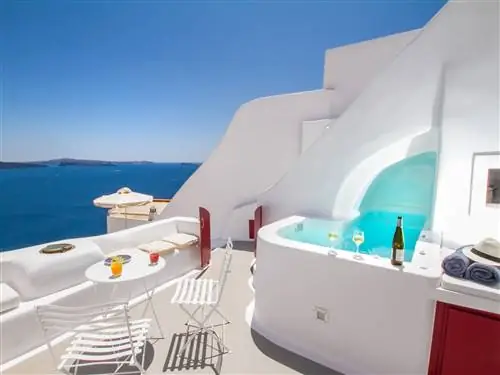 Hector Cave House на Санторини выставлен на Airbnb