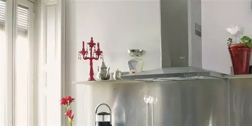 Серая кухня с центральным островом