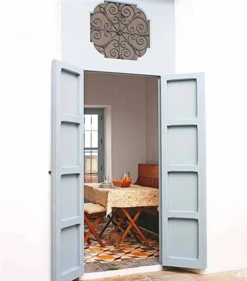 Стена, пол, домашняя дверь, дверь, приспособление, прямоугольник, дверная ручка, мебель для улицы, молдинг, ручка,