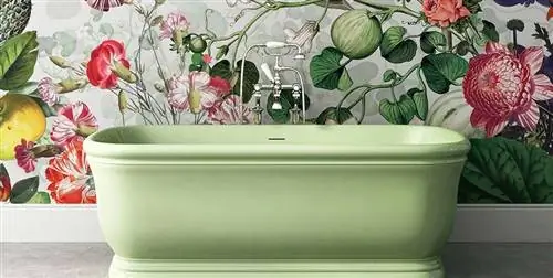 Самые весенние ванные комнаты, украшенные цветочными обоями