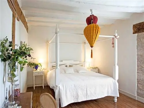 Кровать, Освещение, Дерево, Комната, Пол, Дизайн интерьера, Недвижимость, Текстиль, Постельные принадлежности, Пол,