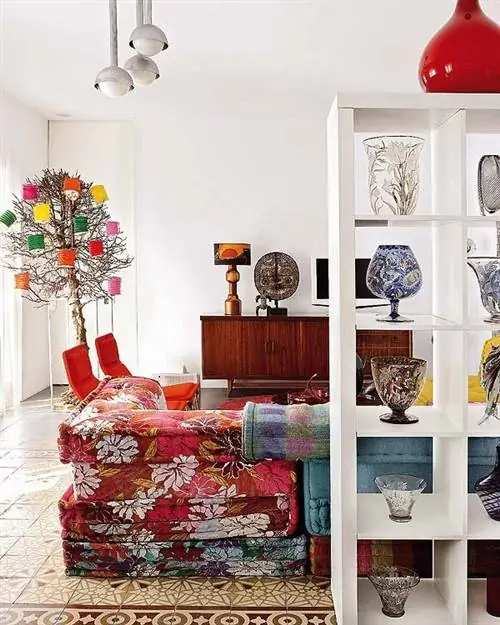 Комната, Дизайн интерьера, Дизайн интерьера, Стена, Светильник, Посуда, Ковер, Фарфор, Натюрморт фотография, Аксессуары для освещения,