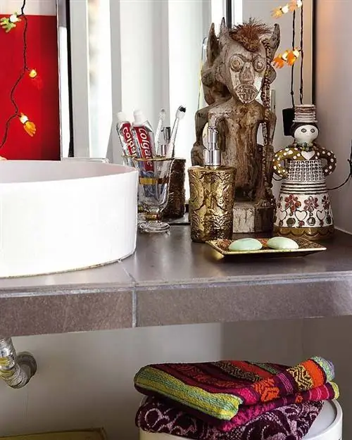 Комната, Дизайн интерьера, Дизайн интерьера, Светильник, Аксессуары для освещения, Изобразительное искусство, Аксессуары для дома, Скульптура, Витрина, Фарфор,