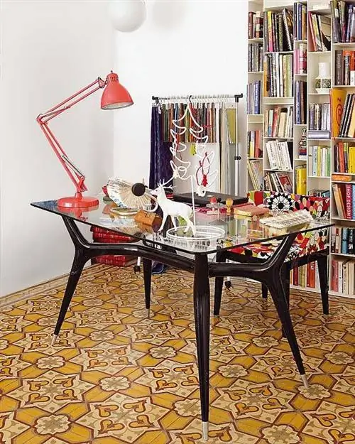 Номер, Этаж, Стол, Мебель, Полка, Настил, Стеллажи, Публикация, Лампа, Книжный шкаф,