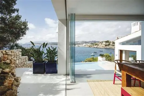 дом на побережье столовая открыта наружу с видом на море