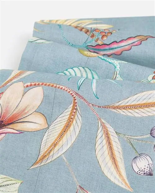 Листы с цветочным принтом