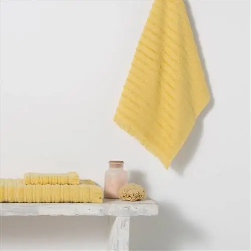 Желтое хлопковое полотенце