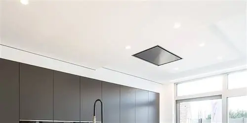 Кухня с барной стойкой, интегрированная в гостиную