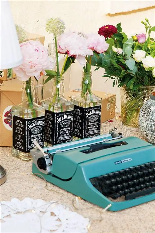 Пишущая машинка, Оргтехника, Бирюза, Розовый, Стол, Рабочий стол, Вазон, Технологии, Цветок, Канцтовары,