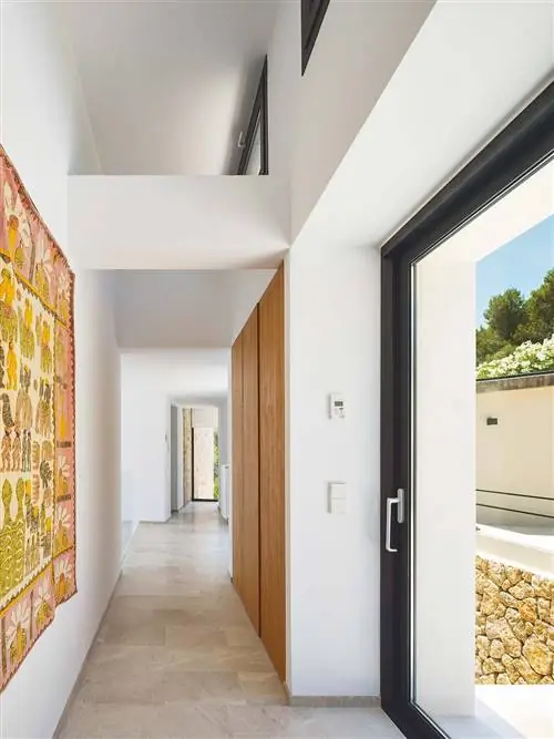 Недвижимость, Здание, Дом, Дизайн интерьера, Потолок, Архитектура, Комната, Желтый, Дом, Этаж,