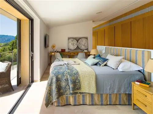 Спальня, Мебель, Кровать, Комната, Недвижимость, Простыня, Каркас кровати, Дизайн интерьера, Постельные принадлежности, Стена,