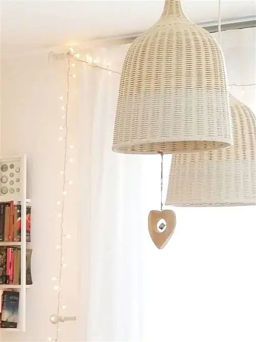 Стена, Дизайн интерьера, Аксессуары для освещения, Светильник, Полка, Бежевый, Аксессуары для дома, Стеллаж, Книжный шкаф, Абажур,