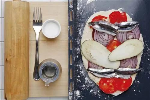 Кока с анчоусами и баклажанами Кока с анчоусами и баклажанами