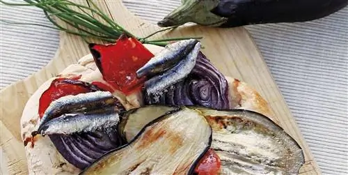 Блюдо дня: Кока с анчоусами и баклажанами