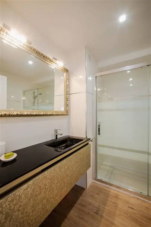 Ванная, Комната, Недвижимость, Дизайн интерьера, Здание, Недвижимость, Мебель, Пол, Плитка, Потолок,