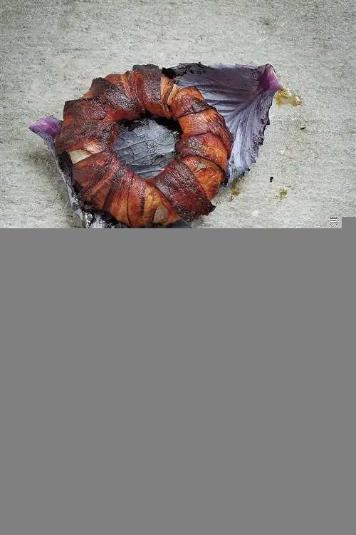 Луковые кольца с беконом и соусом