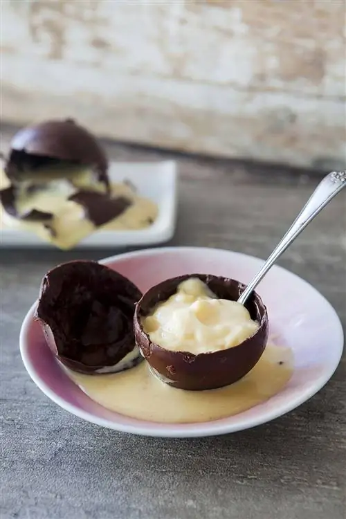 Шоколадные яйца с заварным кремом