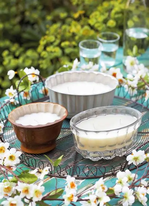 Свечи в металлическом подносе