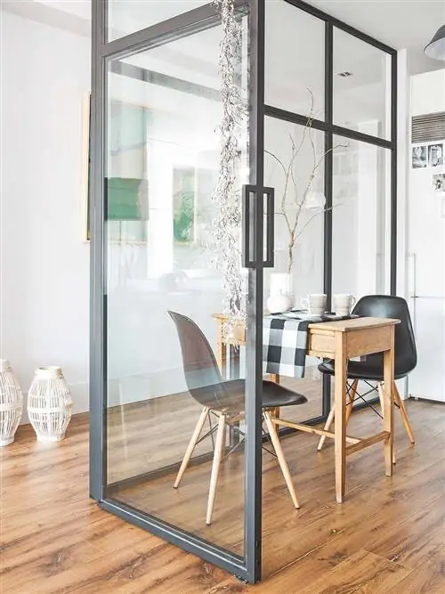 Дерево, Этаж, Настил, Комната, Дизайн интерьера, Стекло, Лиственных пород, Деревянный настил, Мебель, Стул,