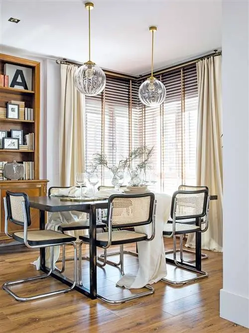 Дерево, Этаж, Дизайн интерьера, Комната, Пол, Мебель, Светильник, Дизайн интерьера, Стол, Полка,