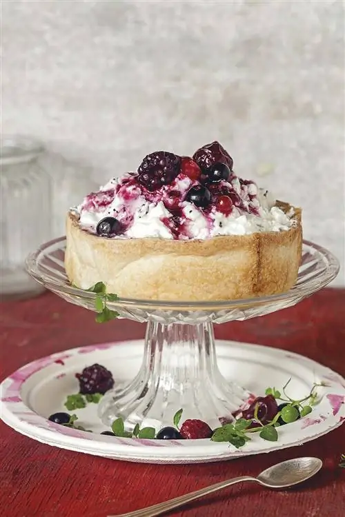 чизкейк с маскарпоне и красными ягодами