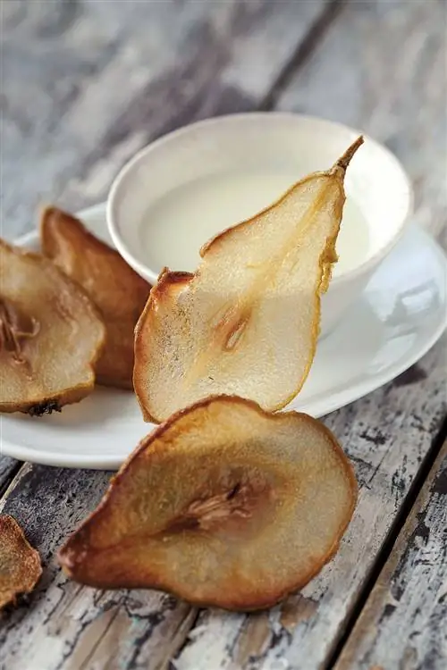 Вафли с грушей из белого шоколада