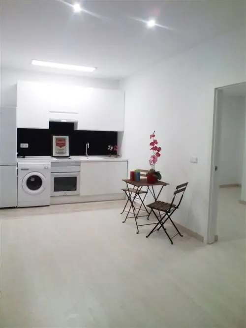 Этаж, Комната, Недвижимость, Белый, Дизайн интерьера, Пол, Стена, Прачечная, Крупная бытовая техника, Дом,