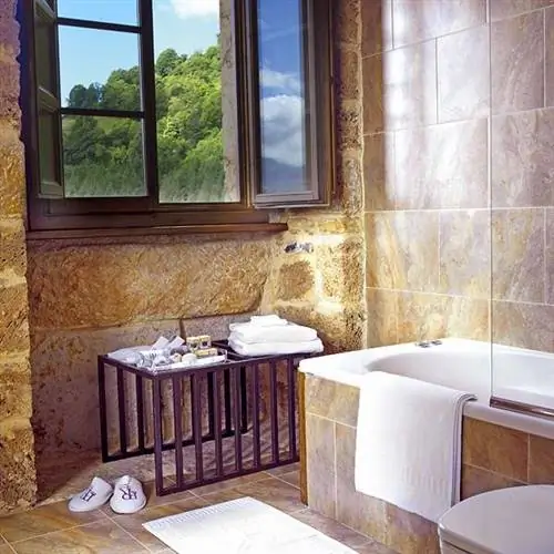 Комната, Окно, Дизайн интерьера, Недвижимость, Стекло, Стена, Светильник, Плитка, Дизайн интерьера, Сантехника,