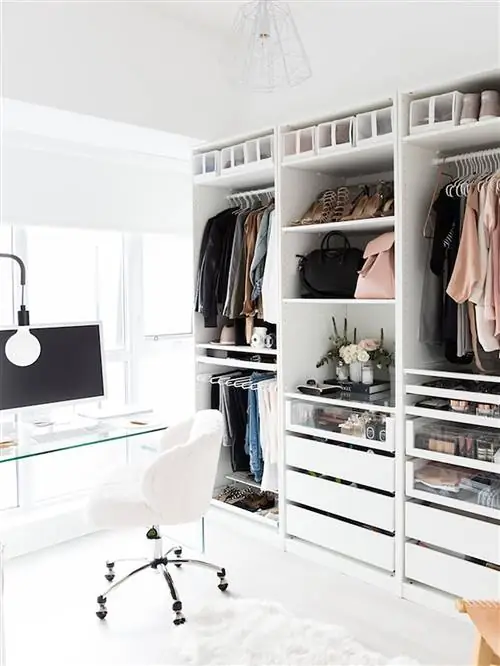 Комната, Белая, Мебель, Гардероб, Полка, Дизайн интерьера, Вешалка для одежды, Черно-белая, Материальное имущество, Здание,