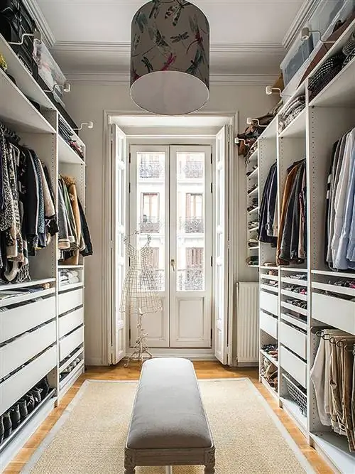 Комната, Гардероб, Дизайн интерьера, Мебель, Потолок, Недвижимость, Здание, Полка, Освещение, Спальня,