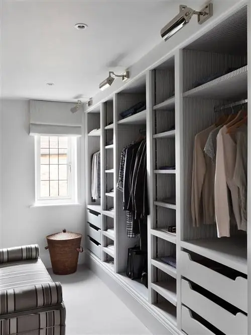 Комната, Мебель, Гардероб, Дизайн интерьера, Полка, Гардероб, Здание, Шкаф, Стеллажи, Потолок,