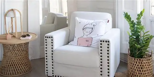 Дизайнер @Luciabe показывает, на что похож офис «женственного, веселого и особенного бренда»