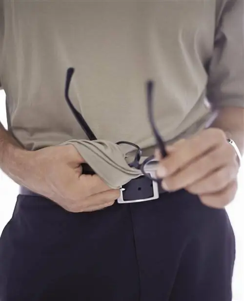 Бытовые привычки: чистка линз очков