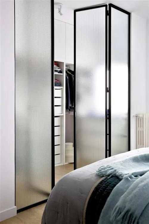70 м этаж: гардеробная в спальне