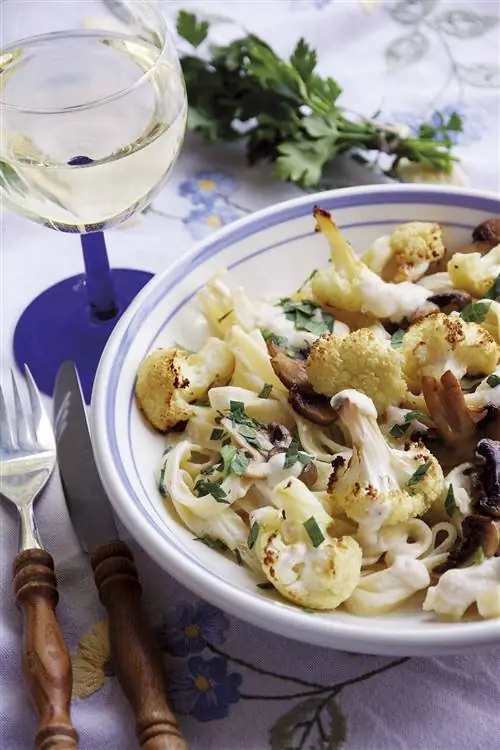 макароны с цветной капустой и грибами
