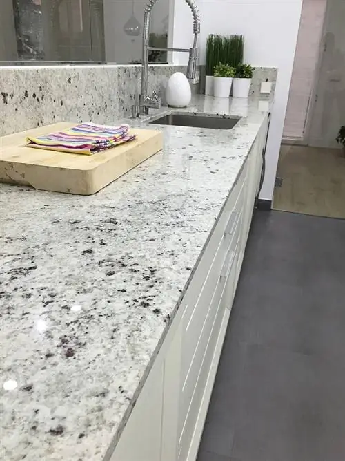 Недвижимость, Этаж, Пол, Стена, Недвижимость, Плитка, Серый, Прямоугольник, Композитный материал, Материальное имущество,