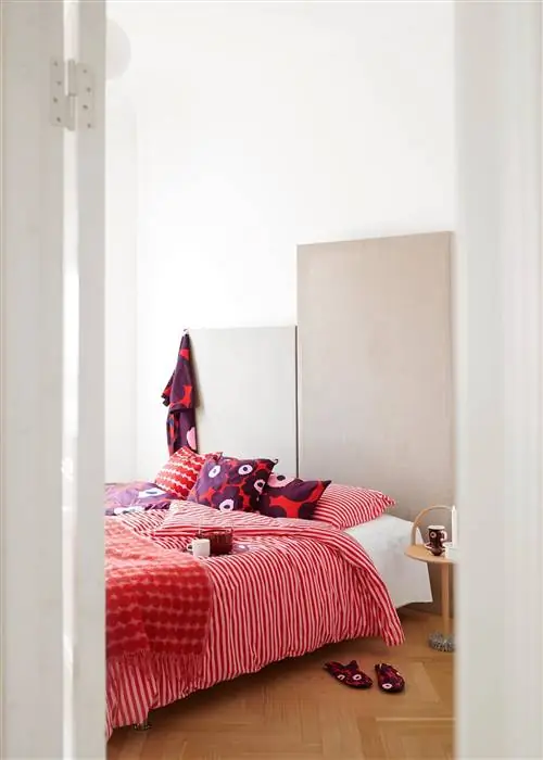 Постельное белье в красных тонах от скандинавской фирмы Marimekko Постельное белье в красных тонах от скандинавской фирмы Marimekko