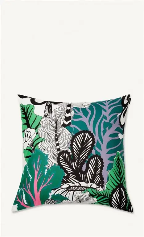 Подушка с экзотическим принтом Marimekko Подушка с экзотическим принтом Marimekko