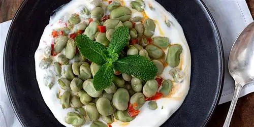 Блюдо дня: стручковая фасоль с йогуртом и маслом с красным чили