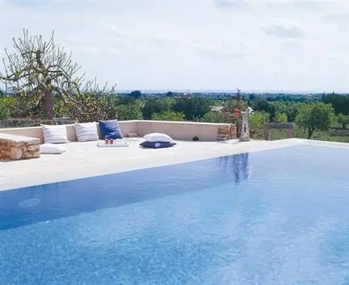 Бассейн, Лазурь, Композитный материал, Курорт, Мебель на улице, Плитка, Лежак, Курортный городок, Центр отдыха, Характеристики воды,